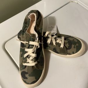 NWT Time and Tru Camouflage sneakers women’s